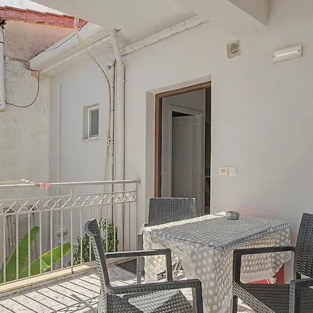 Panorama Apartments, Chrani